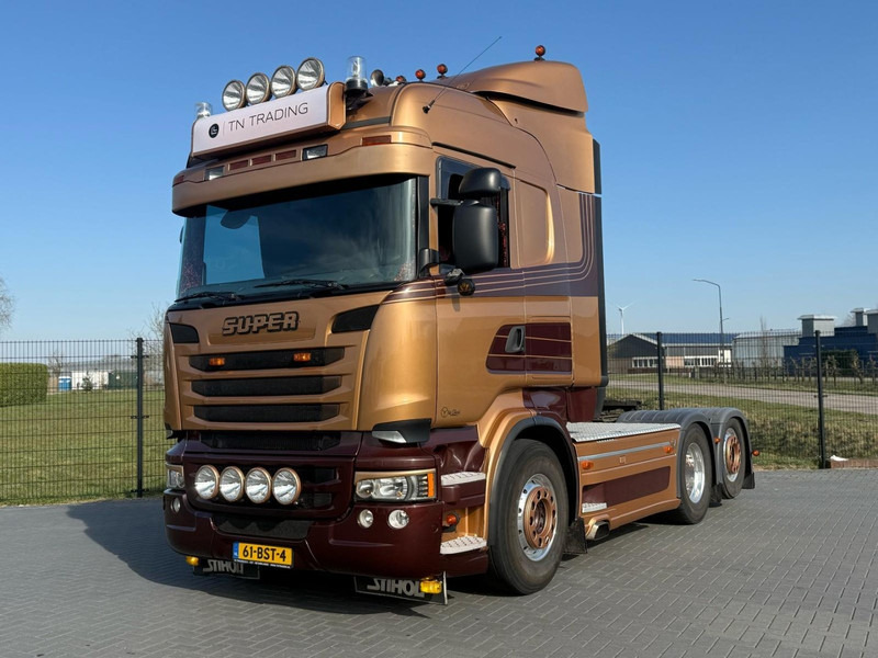 Scania R730 V8 V8, SHOWTRUCK VOLLUCHT, RETARDER, HYDRAULIEK, BOOGIE, ALU WIELEN, LEER. - Tracteur routier: photos 1 Scania R730 V8 V8, SHOWTRUCK VOLLUCHT, RETARDER, HYDRAULIEK, BOOGIE, ALU WIELEN, LEER. - Tracteur routier: photos 1