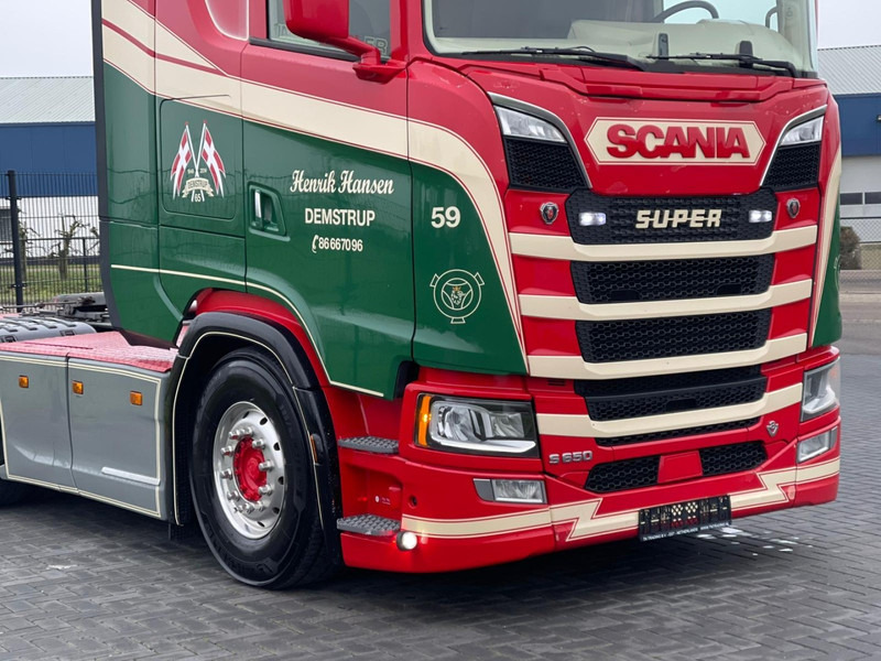 Scania S 650 SHOW TRUCK, FULL AIR, MOTOR BRAKE, PTO/HYDRAULIC. - Tracteur routier: photos 4 Scania S 650 SHOW TRUCK, FULL AIR, MOTOR BRAKE, PTO/HYDRAULIC. - Tracteur routier: photos 4