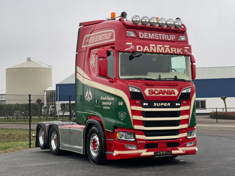 Scania S 650 SHOW TRUCK, FULL AIR, MOTOR BRAKE, PTO/HYDRAULIC. - Tracteur routier: photos 1 Scania S 650 SHOW TRUCK, FULL AIR, MOTOR BRAKE, PTO/HYDRAULIC. - Tracteur routier: photos 1