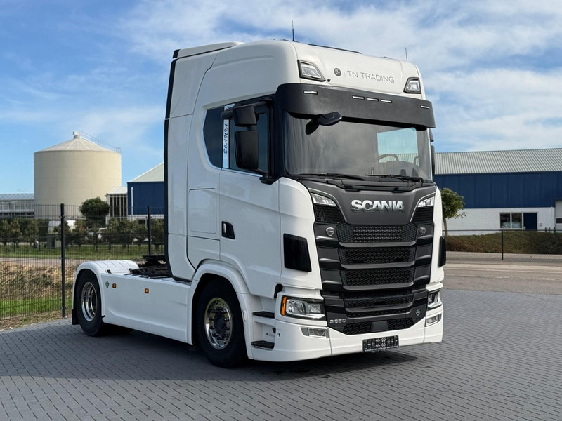 Scania S650 V8 NGS PARK COOL, VOLLUCHT, HYDRAULIEK, PTO, RETARDER, VOL SPOILER. - Tracteur routier: photos 1 Scania S650 V8 NGS PARK COOL, VOLLUCHT, HYDRAULIEK, PTO, RETARDER, VOL SPOILER. - Tracteur routier: photos 1