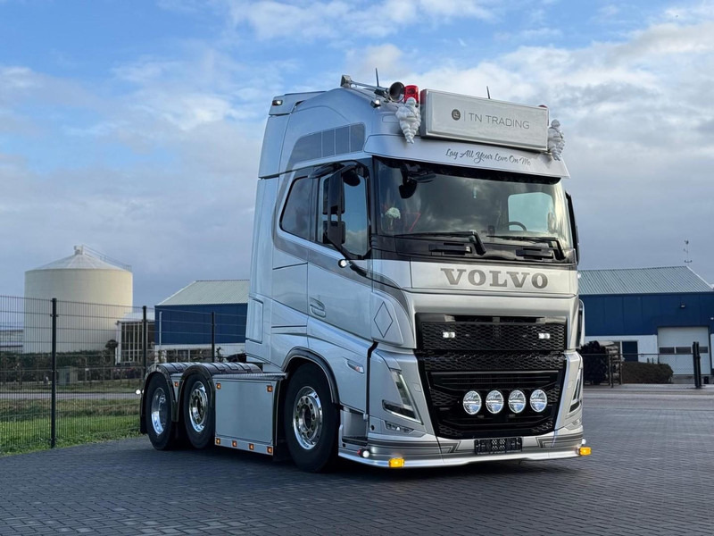 Volvo FH 13.460XL SHOW, ALCOA, INTERIEUR, ALS NIEUW, PUSHER, TOP. - Tracteur routier: photos 1 Volvo FH 13.460XL SHOW, ALCOA, INTERIEUR, ALS NIEUW, PUSHER, TOP. - Tracteur routier: photos 1