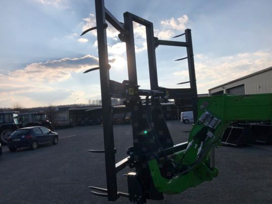 Agri-Power GRIFFE BALLE CARRE RONDE 12 DOIGTS JCB MERLO MANITOU NH MF KRAMER BOBCAT JLG - Pinces: photos 4 Agri-Power GRIFFE BALLE CARRE RONDE 12 DOIGTS JCB MERLO MANITOU NH MF KRAMER BOBCAT JLG - Pinces: photos 4