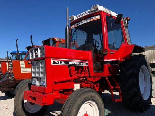 International 745 XL Tracteur à 15 000 € - Tracteur agricole: photos 2 International 745 XL Tracteur à 15 000 € - Tracteur agricole: photos 2