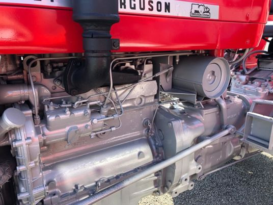 Massey Ferguson 155 arceau à 12 500 € sans tva - Tracteur agricole: photos 5 Massey Ferguson 155 arceau à 12 500 € sans tva - Tracteur agricole: photos 5
