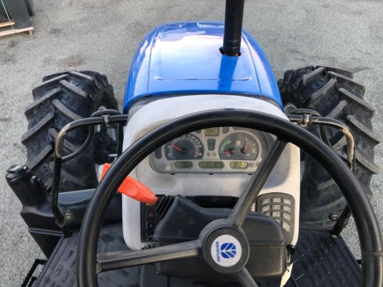 New Holland TL100A tracteur - Tracteur agricole: photos 2 New Holland TL100A tracteur - Tracteur agricole: photos 2