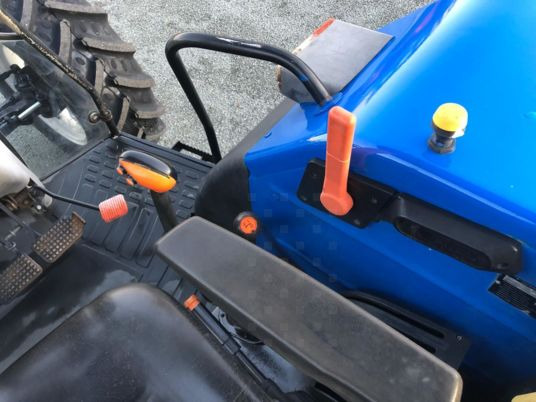 New Holland TL100A tracteur - Tracteur agricole: photos 3 New Holland TL100A tracteur - Tracteur agricole: photos 3