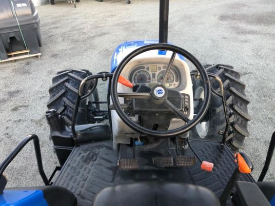 New Holland TL100A tracteur - Tracteur agricole: photos 5 New Holland TL100A tracteur - Tracteur agricole: photos 5