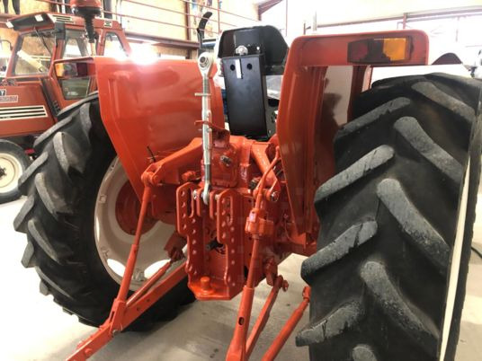 Renault 551 Tracteur sans cabine à 13 500 € exo de tva - Tracteur agricole: photos 5 Renault 551 Tracteur sans cabine à 13 500 € exo de tva - Tracteur agricole: photos 5
