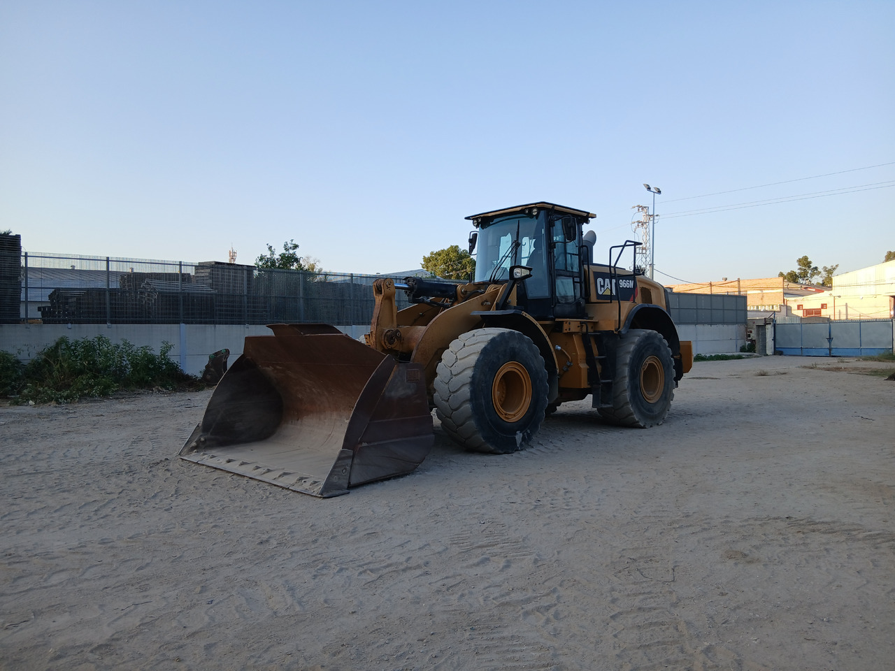 Caterpillar 966M - Engins de chantier: photos 1 Caterpillar 966M - Engins de chantier: photos 1