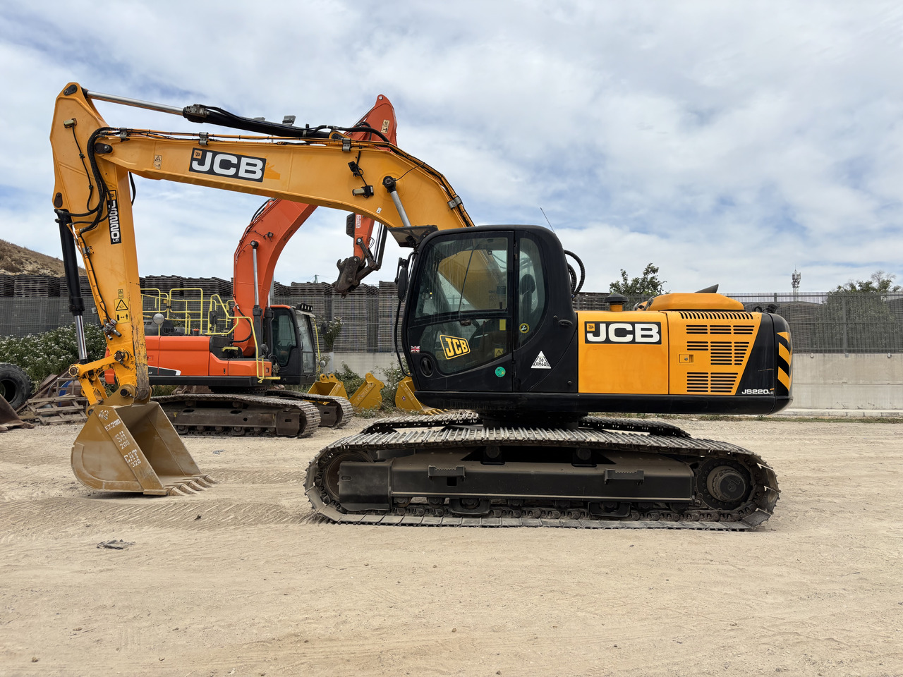 JCB JS220LC - Pelle sur chenille: photos 2 JCB JS220LC - Pelle sur chenille: photos 2