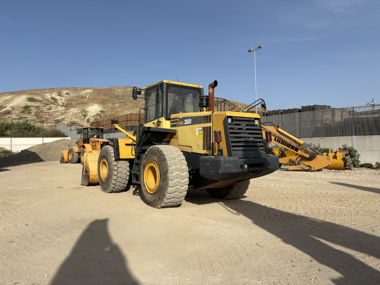 KOMATSU WA380-6 - Chargeuse: photos 3 KOMATSU WA380-6 - Chargeuse: photos 3