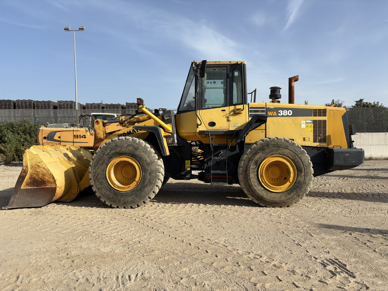 KOMATSU WA380-6 - Chargeuse: photos 2 KOMATSU WA380-6 - Chargeuse: photos 2