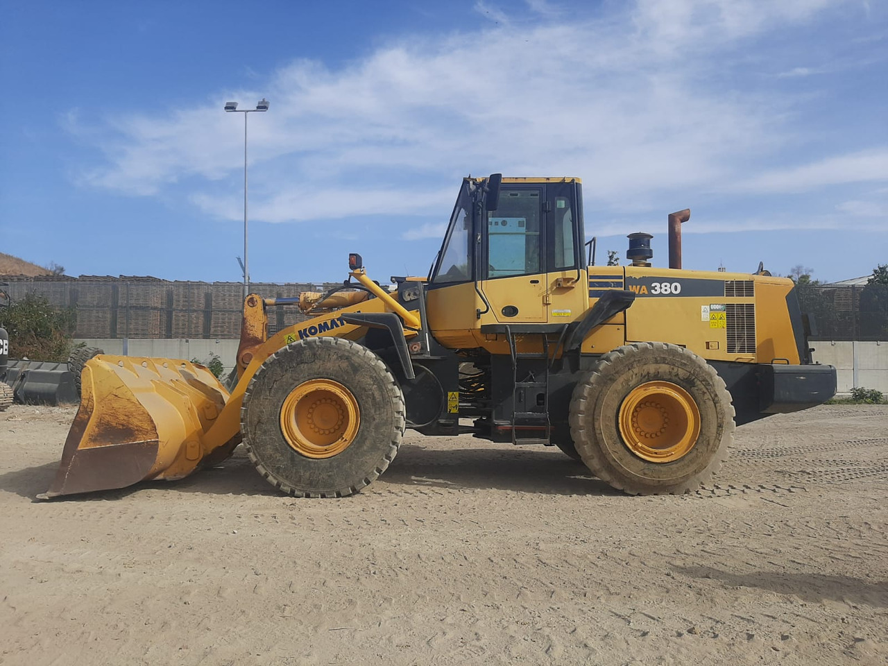 KOMATSU Wa 380.6 - Chargeuse sur pneus: photos 1 KOMATSU Wa 380.6 - Chargeuse sur pneus: photos 1