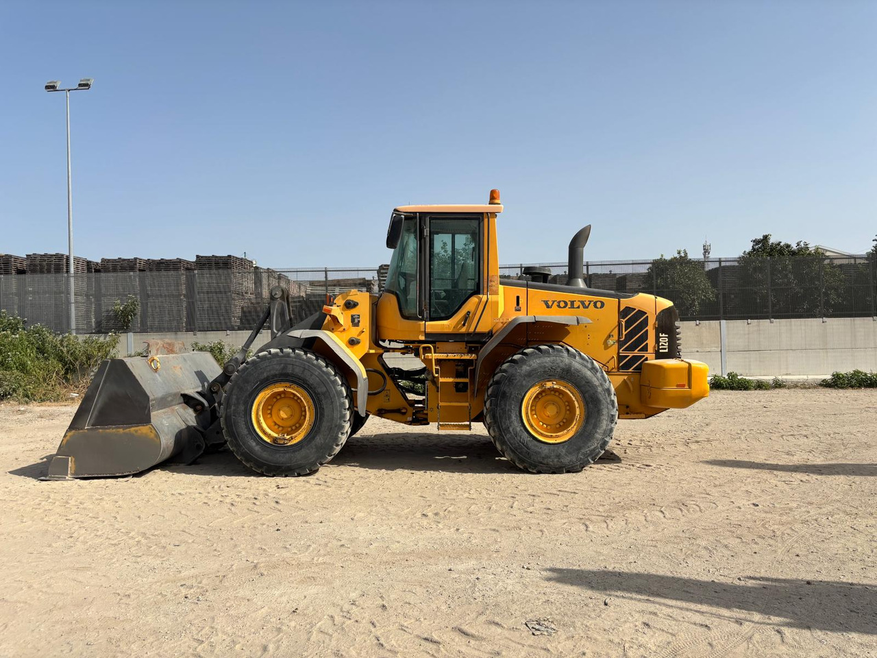VOLVO L-120F - Chargeuse sur pneus: photos 3 VOLVO L-120F - Chargeuse sur pneus: photos 3