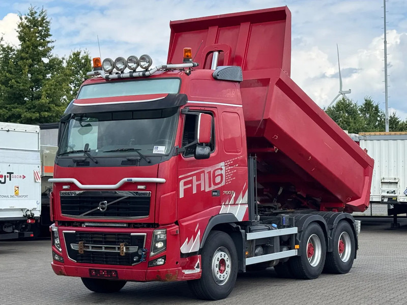 Volvo FH 16.700 6x4 Tipper And Tractor Combi / Euro 5 - Camion benne: photos 1 Volvo FH 16.700 6x4 Tipper And Tractor Combi / Euro 5 - Camion benne: photos 1
