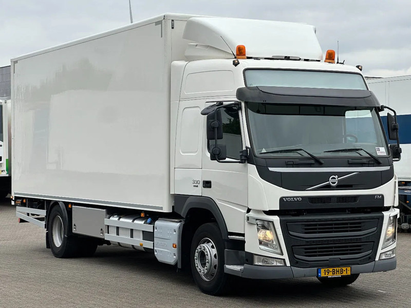 Volvo FM 330 4x2 Gesloten Opbouw / Euro 6 / 3T Laadklep / Bakverwarming / Apk! - Camion fourgon: photos 2 Volvo FM 330 4x2 Gesloten Opbouw / Euro 6 / 3T Laadklep / Bakverwarming / Apk! - Camion fourgon: photos 2