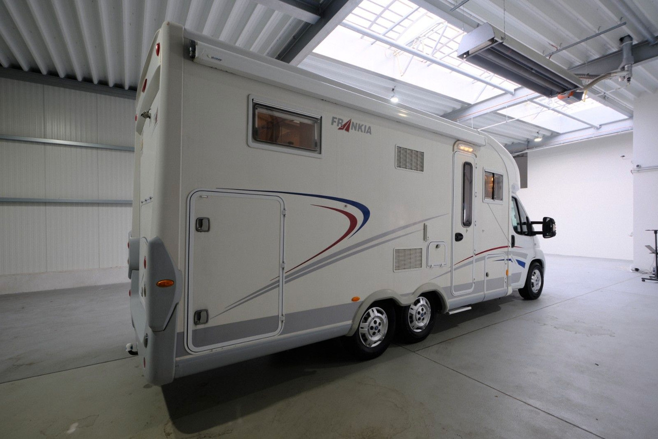 Frankia T 740 BD/Festbett/Garage/Klima/Solar/158 PS - Camping-car profilé: photos 2 Frankia T 740 BD/Festbett/Garage/Klima/Solar/158 PS - Camping-car profilé: photos 2
