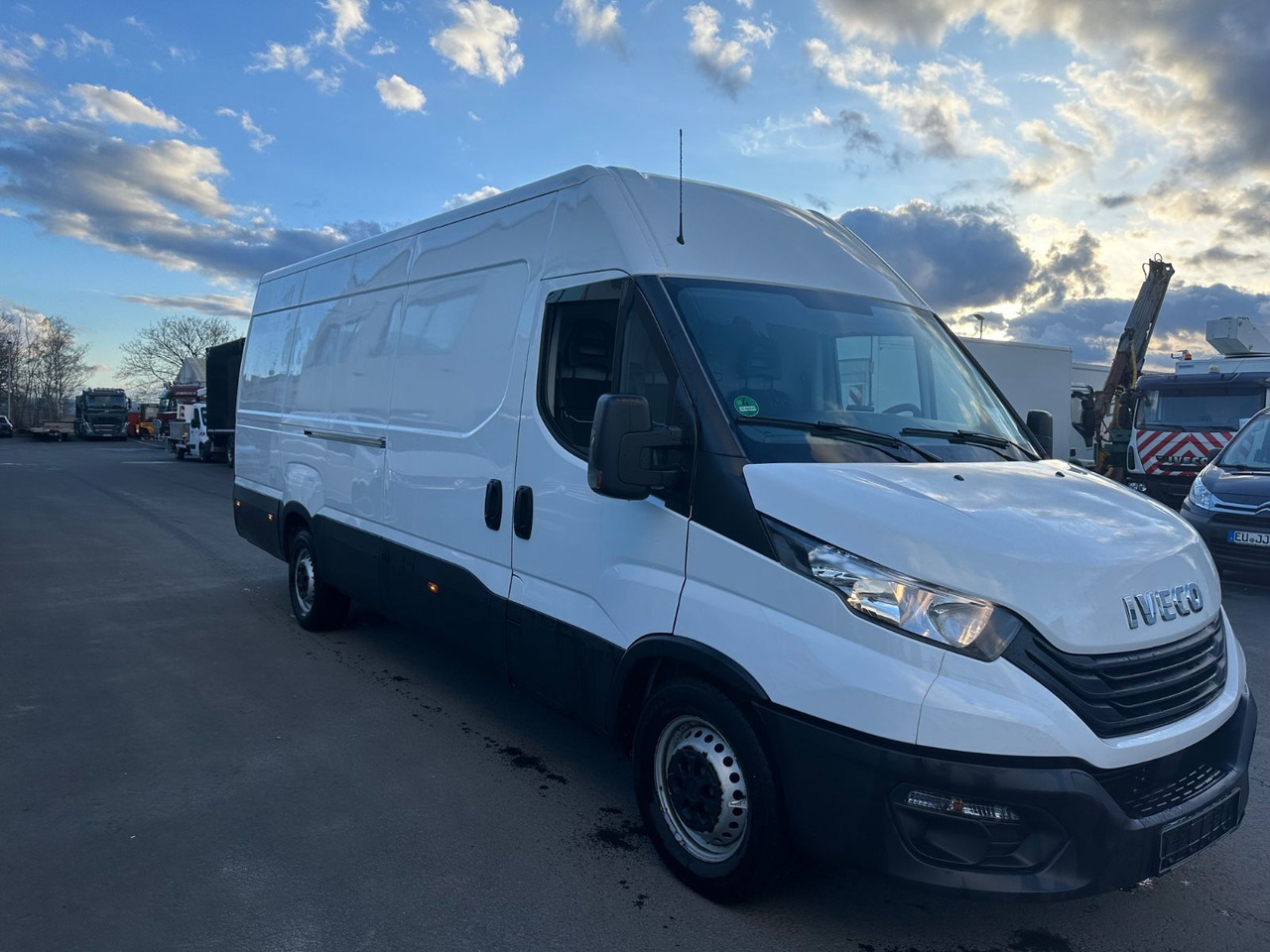 Iveco Daily 35 S14*Automatik*Heckkamera*top. Zustand!! Iveco Daily 35 S14*TOP*Automatik*Kamera* - Fourgon utilitaire: photos 2 Iveco Daily 35 S14*Automatik*Heckkamera*top. Zustand!! Iveco Daily 35 S14*TOP*Automatik*Kamera* - Fourgon utilitaire: photos 2