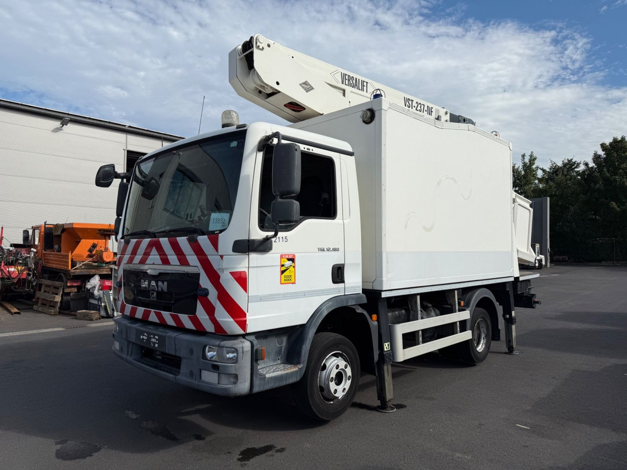 MAN TGL 12.180 Versalift/15m/orig.km/Top - Camion avec nacelle: photos 1 MAN TGL 12.180 Versalift/15m/orig.km/Top - Camion avec nacelle: photos 1