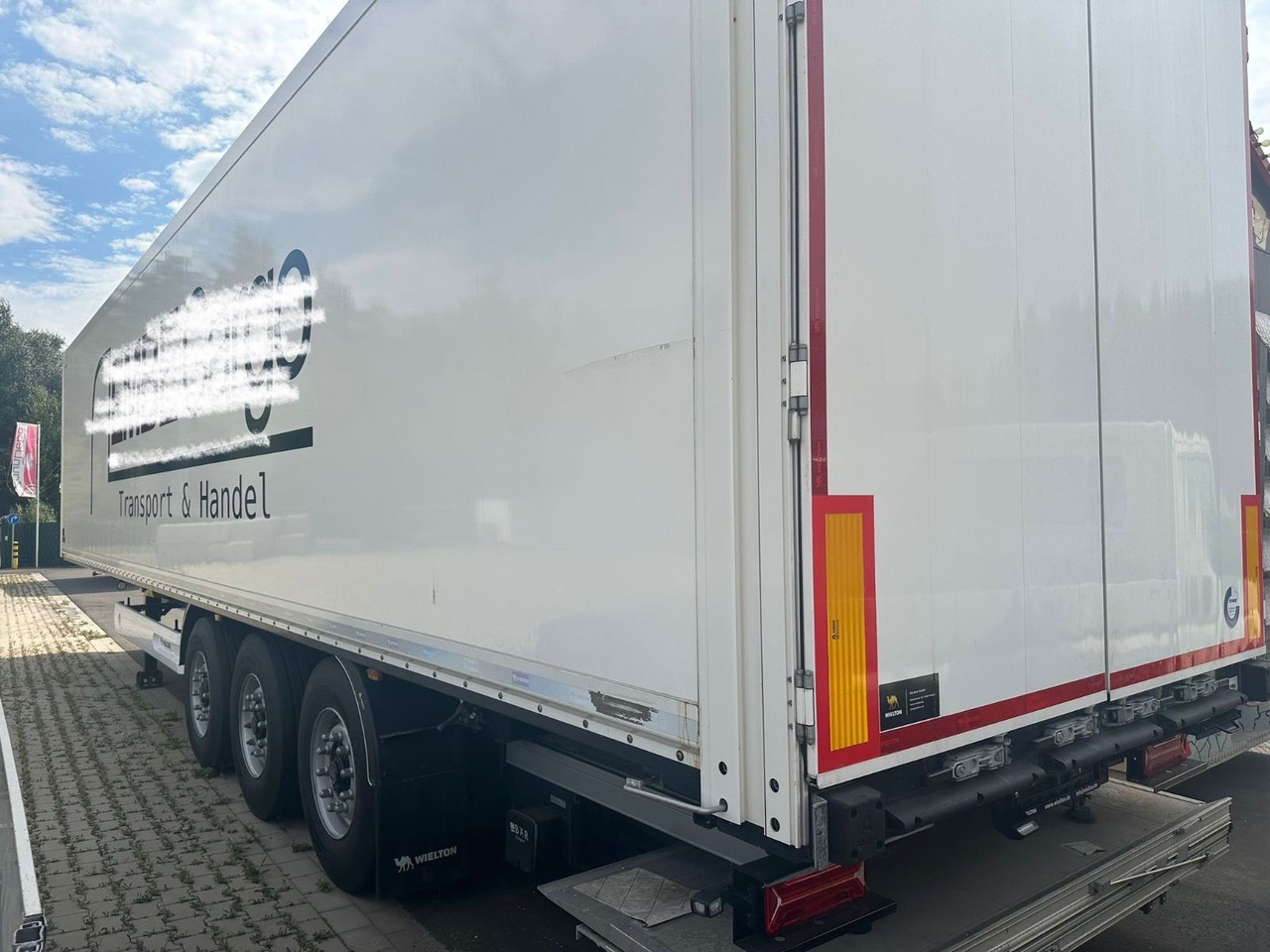 Wielton NSF3 Dry Master/Ladebordwand/LBW/Standard - Semi-remorque fourgon: photos 2 Wielton NSF3 Dry Master/Ladebordwand/LBW/Standard - Semi-remorque fourgon: photos 2