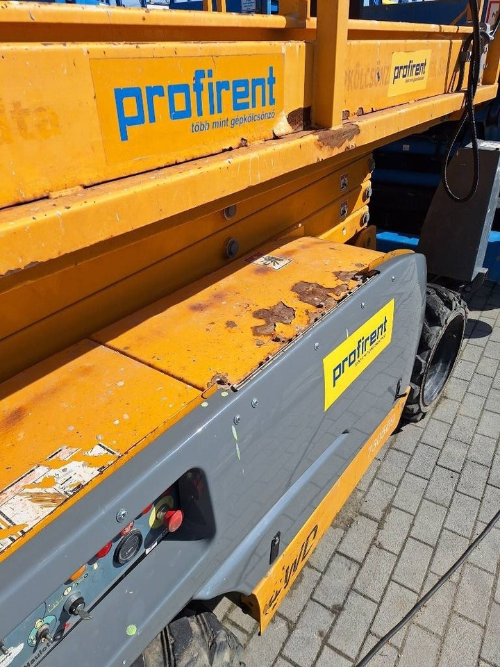 Haulotte Compact 12 DX - Nacelle ciseaux: photos 3 Haulotte Compact 12 DX - Nacelle ciseaux: photos 3