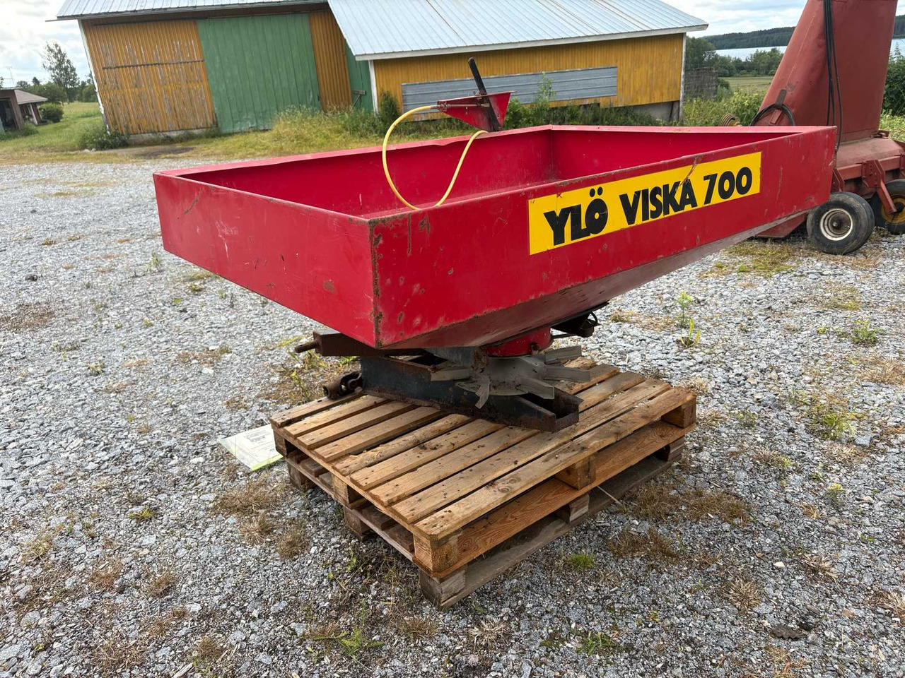 Centrifugal spreader Ylö Viska 700 - Distributeur d'engrais: photos 1 Centrifugal spreader Ylö Viska 700 - Distributeur d'engrais: photos 1
