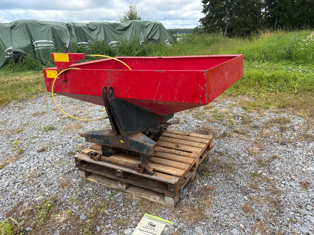 Centrifugal spreader Ylö Viska 700 - Distributeur d'engrais: photos 5 Centrifugal spreader Ylö Viska 700 - Distributeur d'engrais: photos 5
