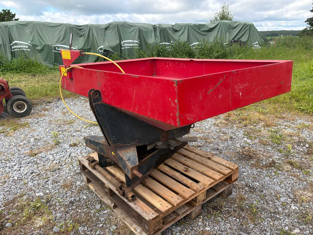 Centrifugal spreader Ylö Viska 700 - Distributeur d'engrais: photos 3 Centrifugal spreader Ylö Viska 700 - Distributeur d'engrais: photos 3