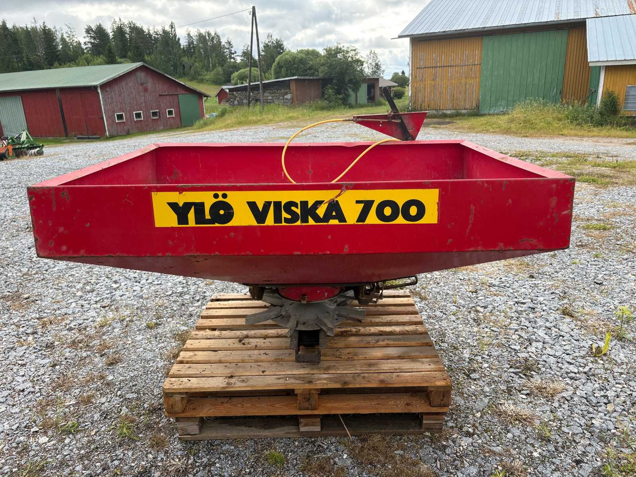 Centrifugal spreader Ylö Viska 700 - Distributeur d'engrais: photos 2 Centrifugal spreader Ylö Viska 700 - Distributeur d'engrais: photos 2