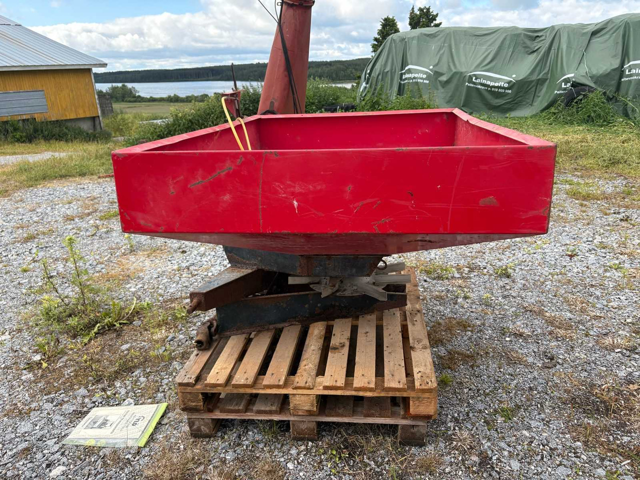 Centrifugal spreader Ylö Viska 700 - Distributeur d'engrais: photos 4 Centrifugal spreader Ylö Viska 700 - Distributeur d'engrais: photos 4
