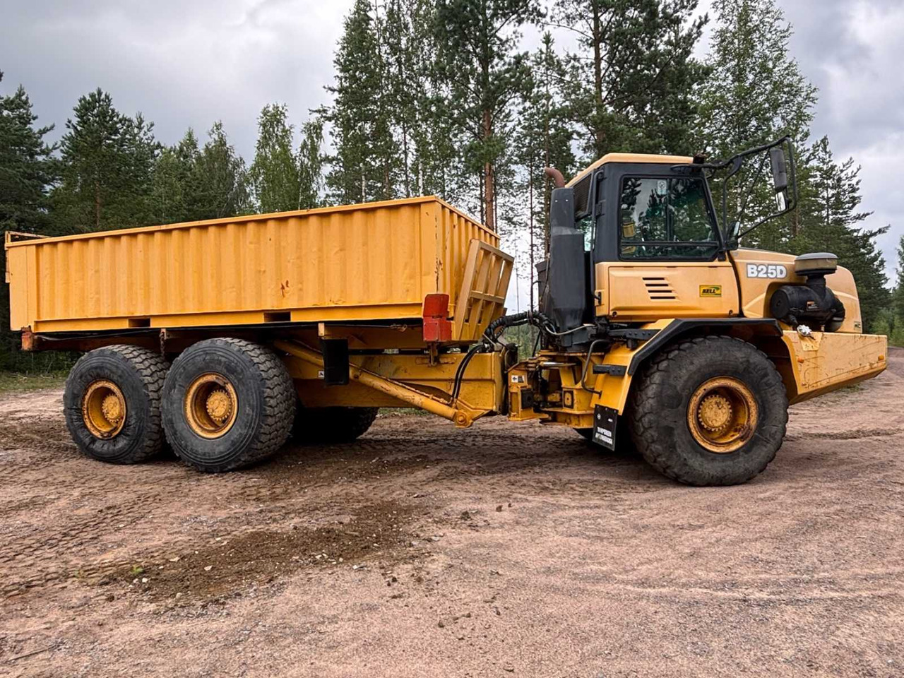 Dump Truck Bell B25D 6x6 - Tombereau articulé: photos 4 Dump Truck Bell B25D 6x6 - Tombereau articulé: photos 4