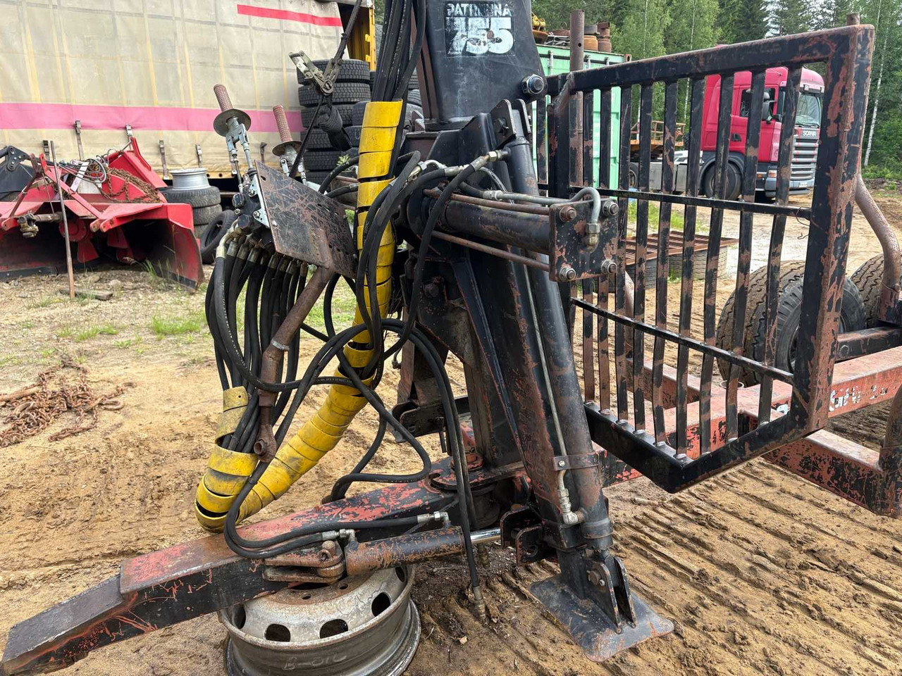 Forest trailer with Cartridge 755 crane - Remorque forestière: photos 2 Forest trailer with Cartridge 755 crane - Remorque forestière: photos 2