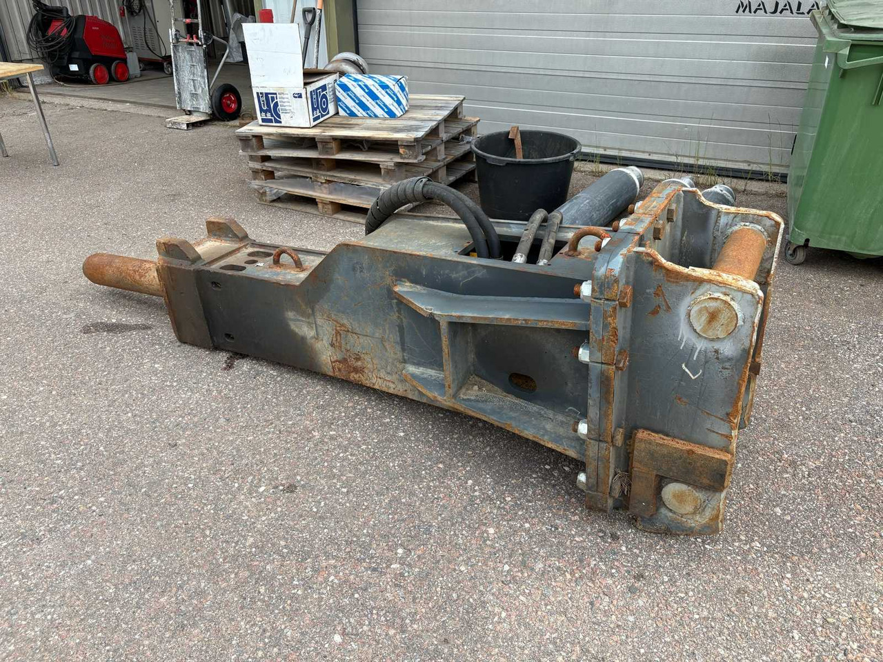 Hydraulic hammer Mustang HM 2700 - Marteau hydraulique pour Engins de chantier: photos 3 Hydraulic hammer Mustang HM 2700 - Marteau hydraulique pour Engins de chantier: photos 3