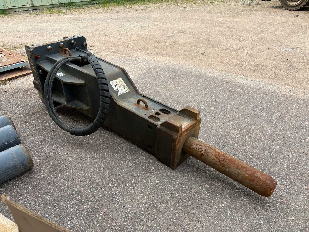 Hydraulic hammer Mustang HM 2700 - Marteau hydraulique pour Engins de chantier: photos 1 Hydraulic hammer Mustang HM 2700 - Marteau hydraulique pour Engins de chantier: photos 1