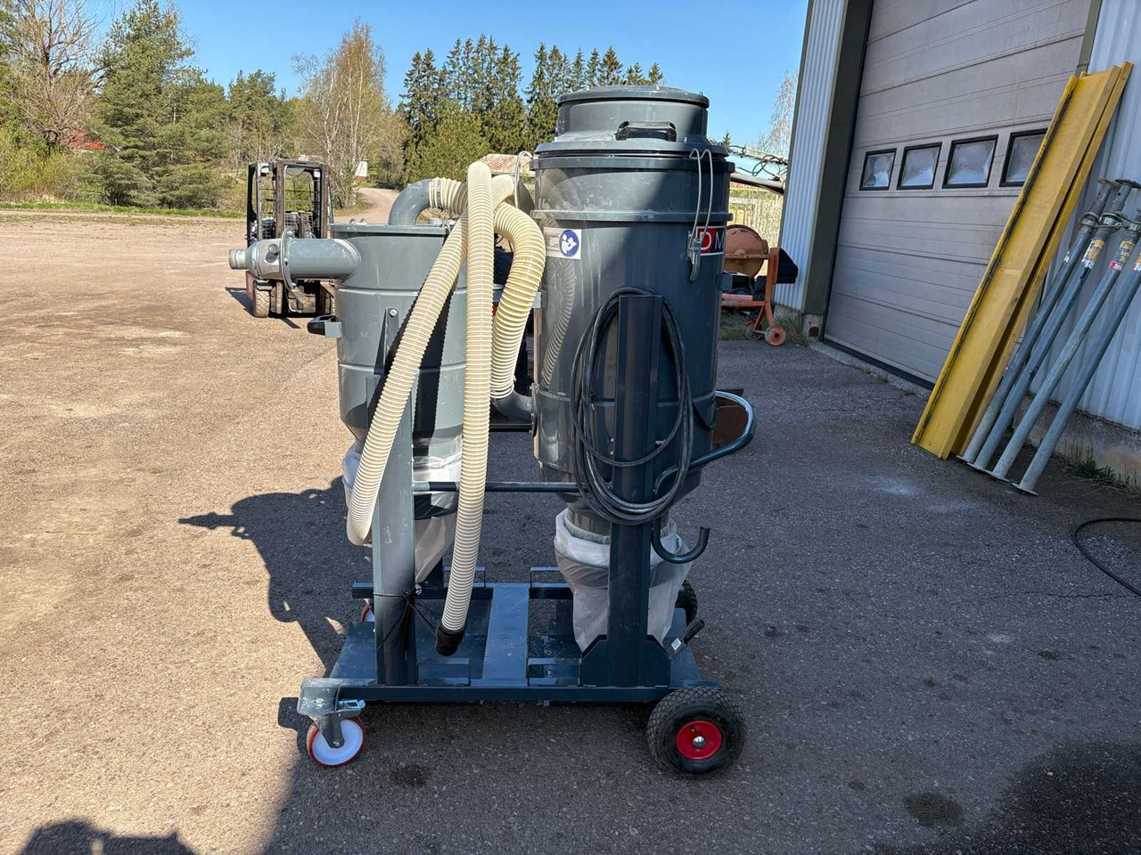 Industrial vacuum cleaner Delfin DM3 - Aspirateur industriel: photos 1 Industrial vacuum cleaner Delfin DM3 - Aspirateur industriel: photos 1