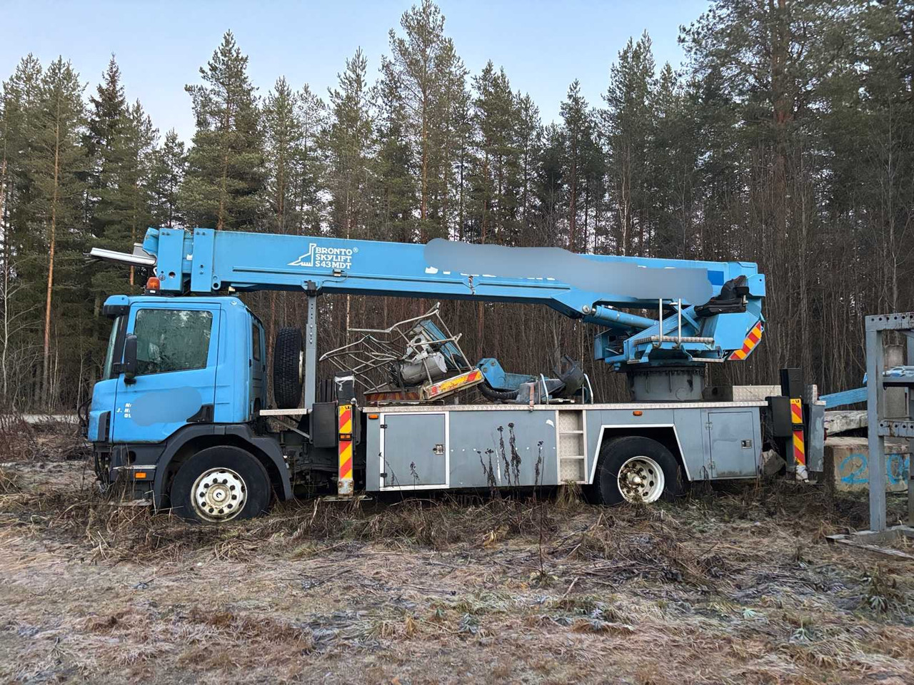 Scania P94 truck and Bronto Skylift telescopic crane - Camion grue: photos 2 Scania P94 truck and Bronto Skylift telescopic crane - Camion grue: photos 2