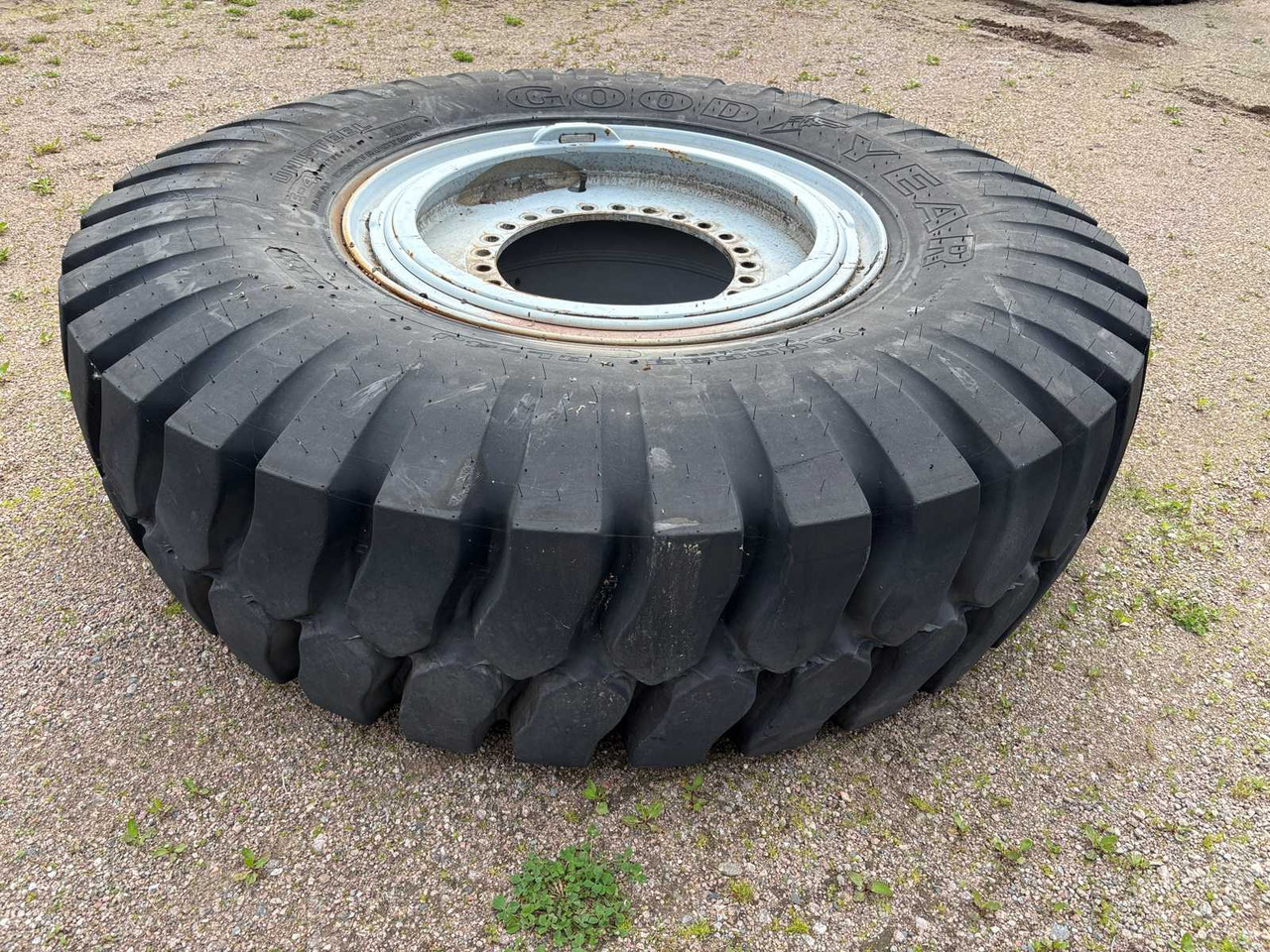 Tyre Goodyear 18.00 R33 1pc - Pneu: photos 5 Tyre Goodyear 18.00 R33 1pc - Pneu: photos 5