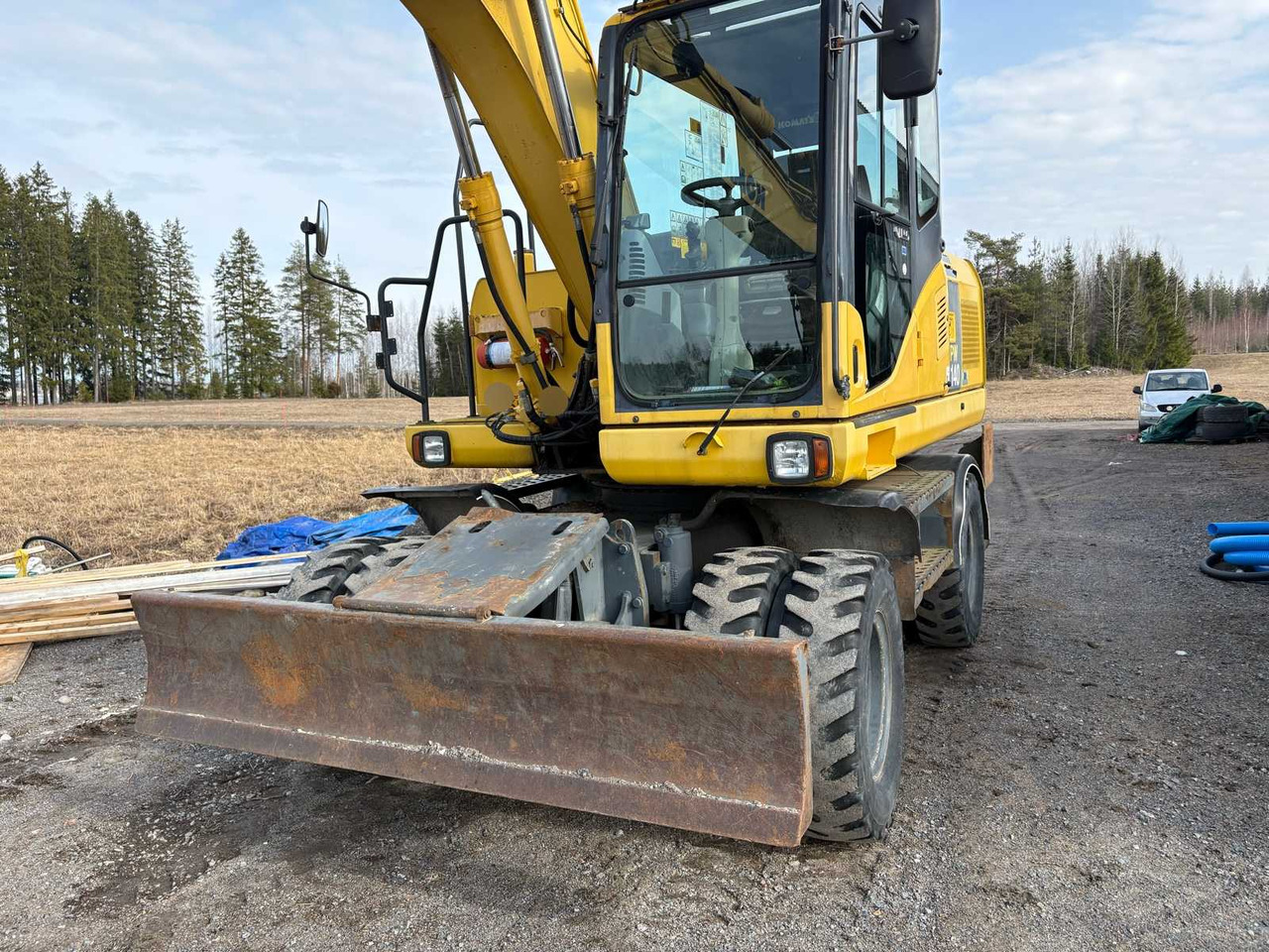 Wheel excavator Komatsu PW140-7 - Pelle sur pneus: photos 4 Wheel excavator Komatsu PW140-7 - Pelle sur pneus: photos 4
