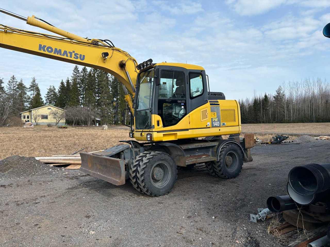 Wheel excavator Komatsu PW140-7 - Pelle sur pneus: photos 2 Wheel excavator Komatsu PW140-7 - Pelle sur pneus: photos 2