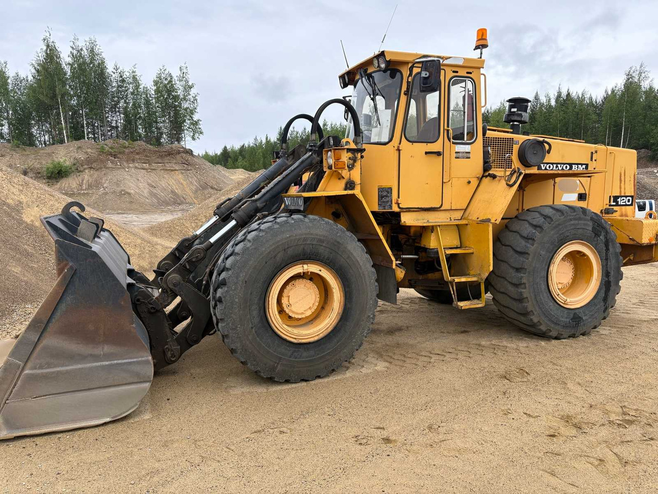 Wheel loader Volvo BM L120 - Chargeuse sur pneus: photos 2 Wheel loader Volvo BM L120 - Chargeuse sur pneus: photos 2