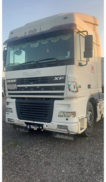 DAF 95.480 XF95.480 AUTOMATIC - Tracteur portuaire: photos 3 DAF 95.480 XF95.480 AUTOMATIC - Tracteur portuaire: photos 3