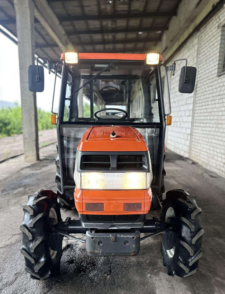 Kubota 320 - Tracteur agricole: photos 3 Kubota 320 - Tracteur agricole: photos 3