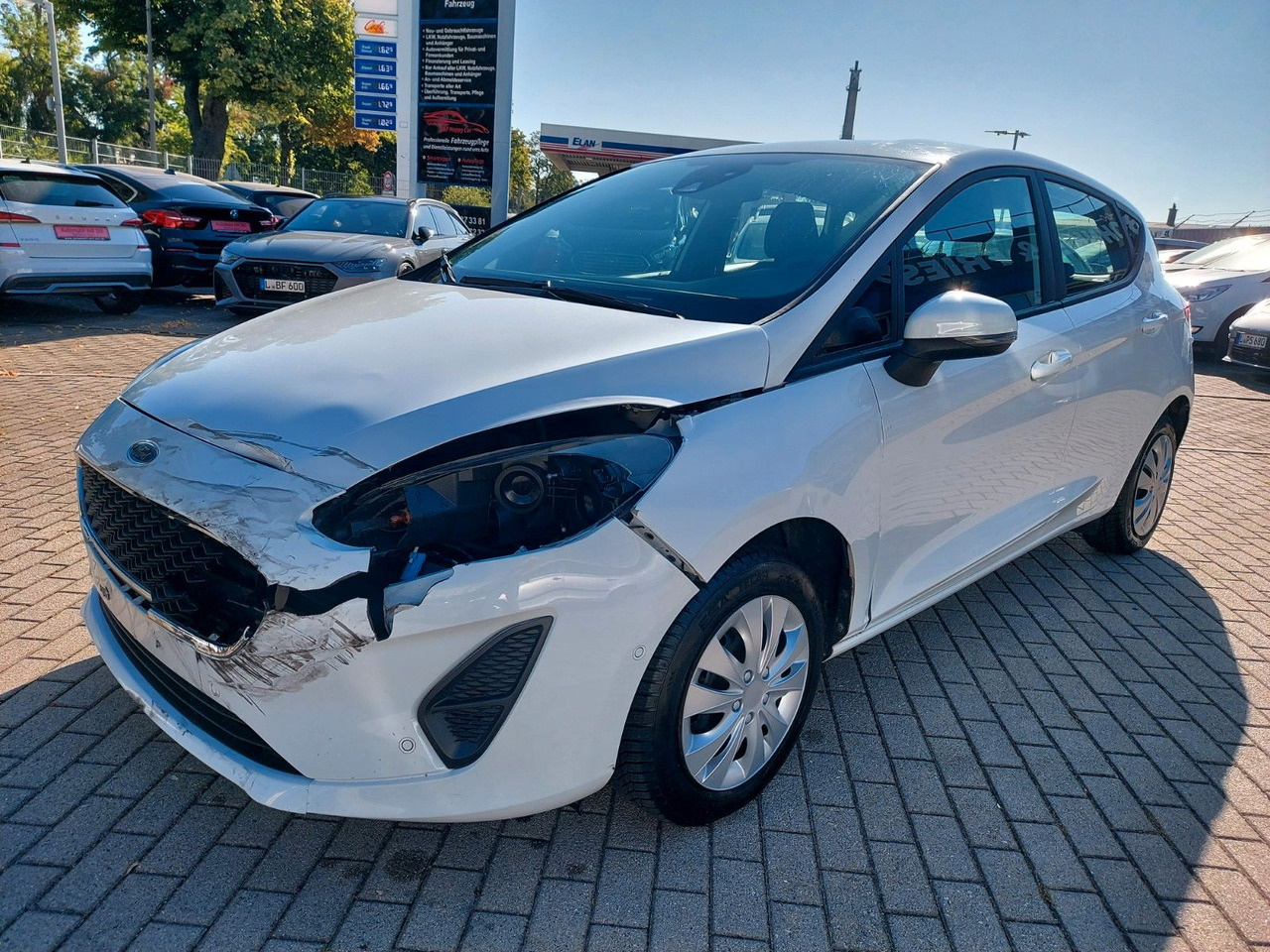 Ford Fiesta Trend KLIMAA. TEMPOMAT SHZ SPURWECHSEL - Voiture: photos 1 Ford Fiesta Trend KLIMAA. TEMPOMAT SHZ SPURWECHSEL - Voiture: photos 1