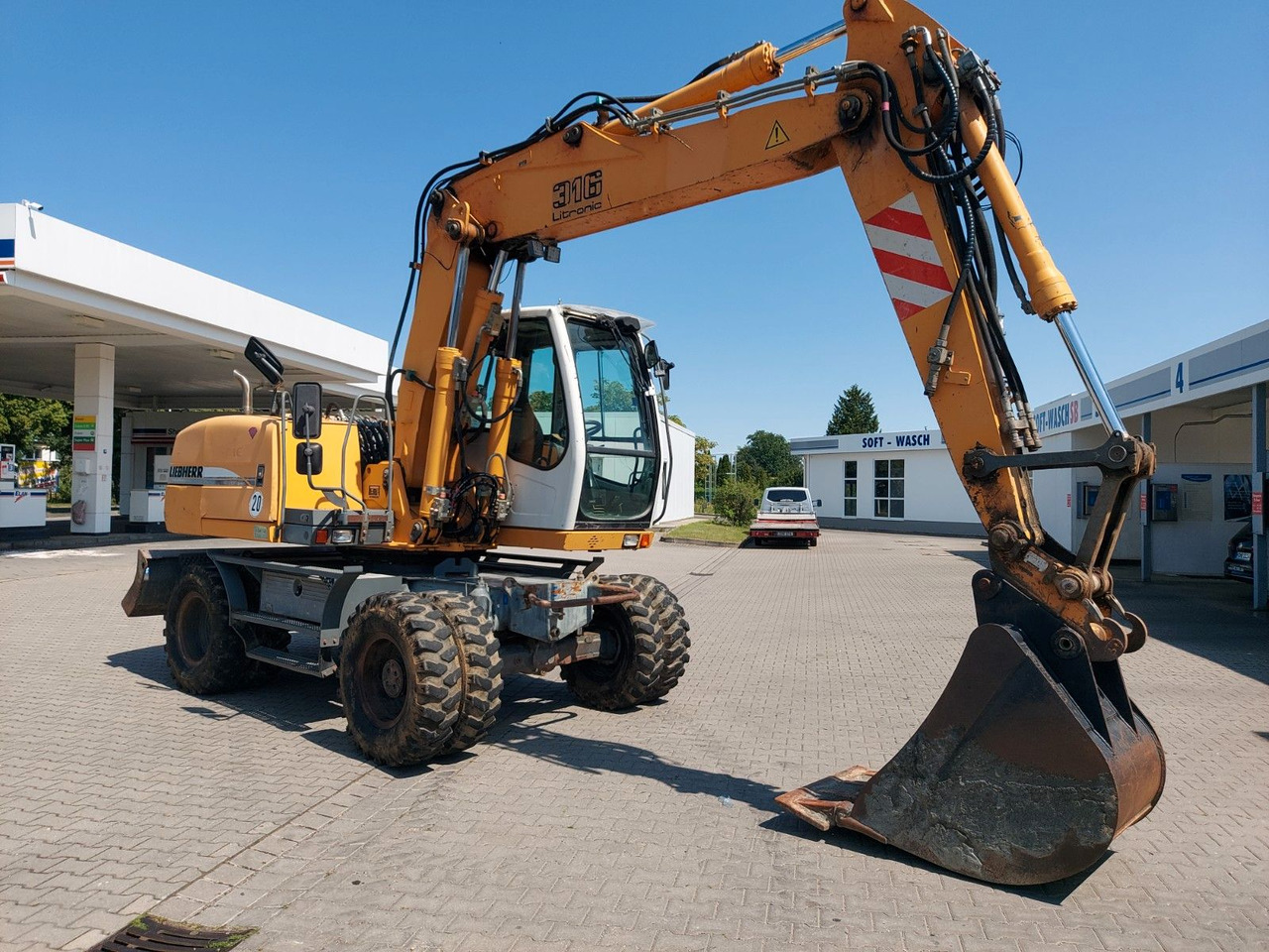Liebherr A 316 LITRONIC TL + 2005 DEUTZ 13400 STD. Liebherr A 316 LITRONIC TL + 2005 DEUTZ 13400 STD. - Pelle sur pneus: photos 3 Liebherr A 316 LITRONIC TL + 2005 DEUTZ 13400 STD. Liebherr A 316 LITRONIC TL + 2005 DEUTZ 13400 STD. - Pelle sur pneus: photos 3