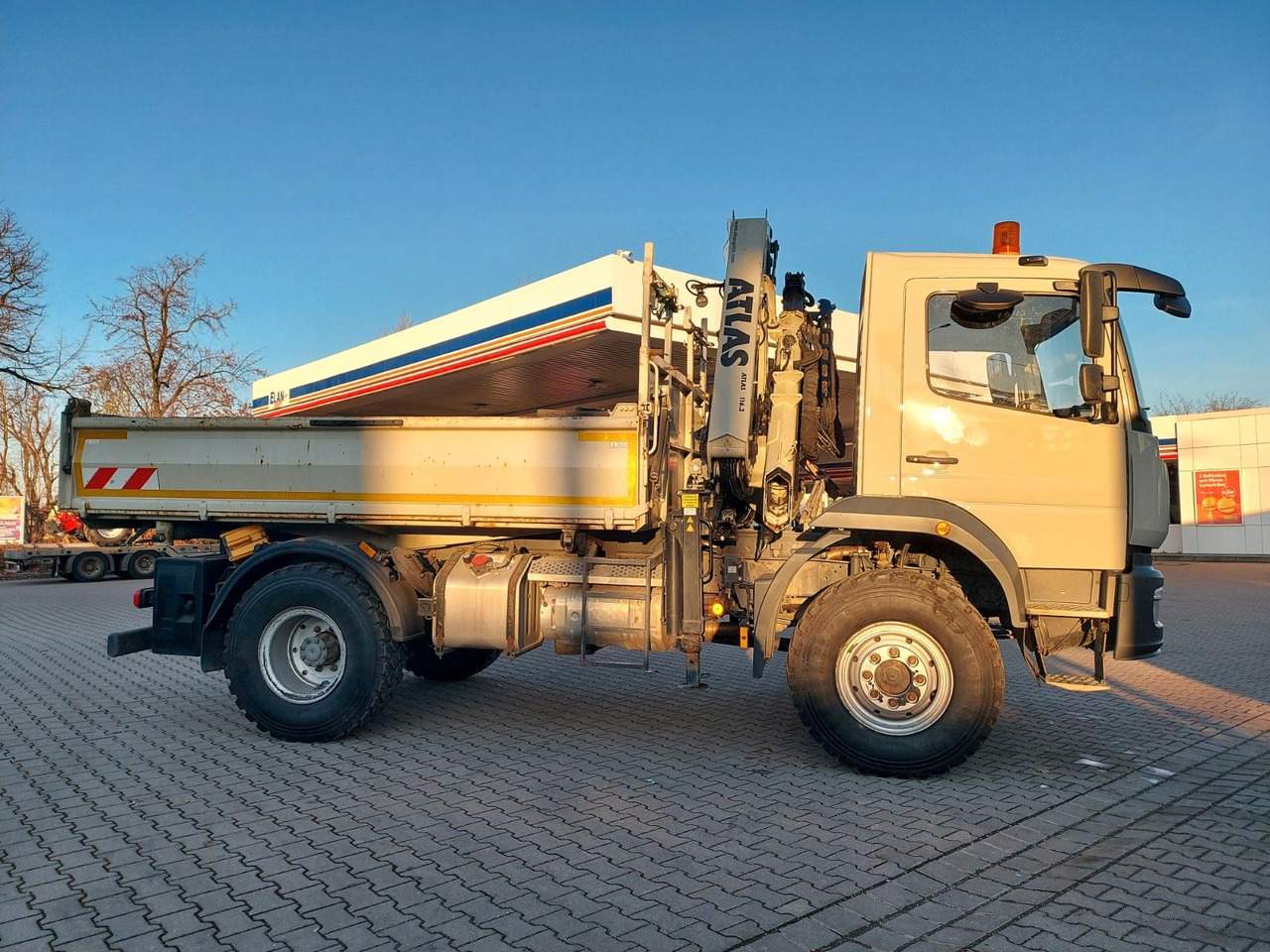 Mercedes-Benz Atego / 1324 MEILLER 4X4 KRAN ATLAS 116.3 Kipper - Camion benne, Camion grue: photos 3 Mercedes-Benz Atego / 1324 MEILLER 4X4 KRAN ATLAS 116.3 Kipper - Camion benne, Camion grue: photos 3