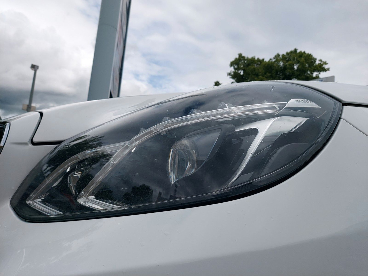 Mercedes-Benz E 220 E -Klasse T 220CDI LED Glasdach Leder Navi - Voiture: photos 2 Mercedes-Benz E 220 E -Klasse T 220CDI LED Glasdach Leder Navi - Voiture: photos 2
