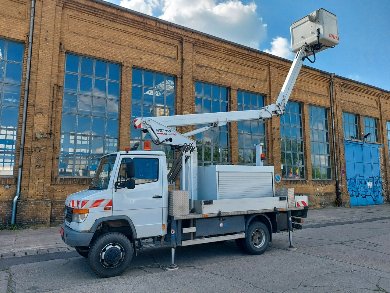 Mercedes-Benz VARIO 814D HUB Steiger WUMAG WDT 155 4X4 ALLRAD - Camion avec nacelle: photos 1 Mercedes-Benz VARIO 814D HUB Steiger WUMAG WDT 155 4X4 ALLRAD - Camion avec nacelle: photos 1