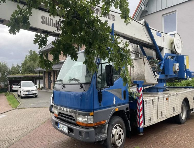 Mitsubishi CANTER DACHDECKER KLAAS AUTOKRAN - Camion grue: photos 3 Mitsubishi CANTER DACHDECKER KLAAS AUTOKRAN - Camion grue: photos 3