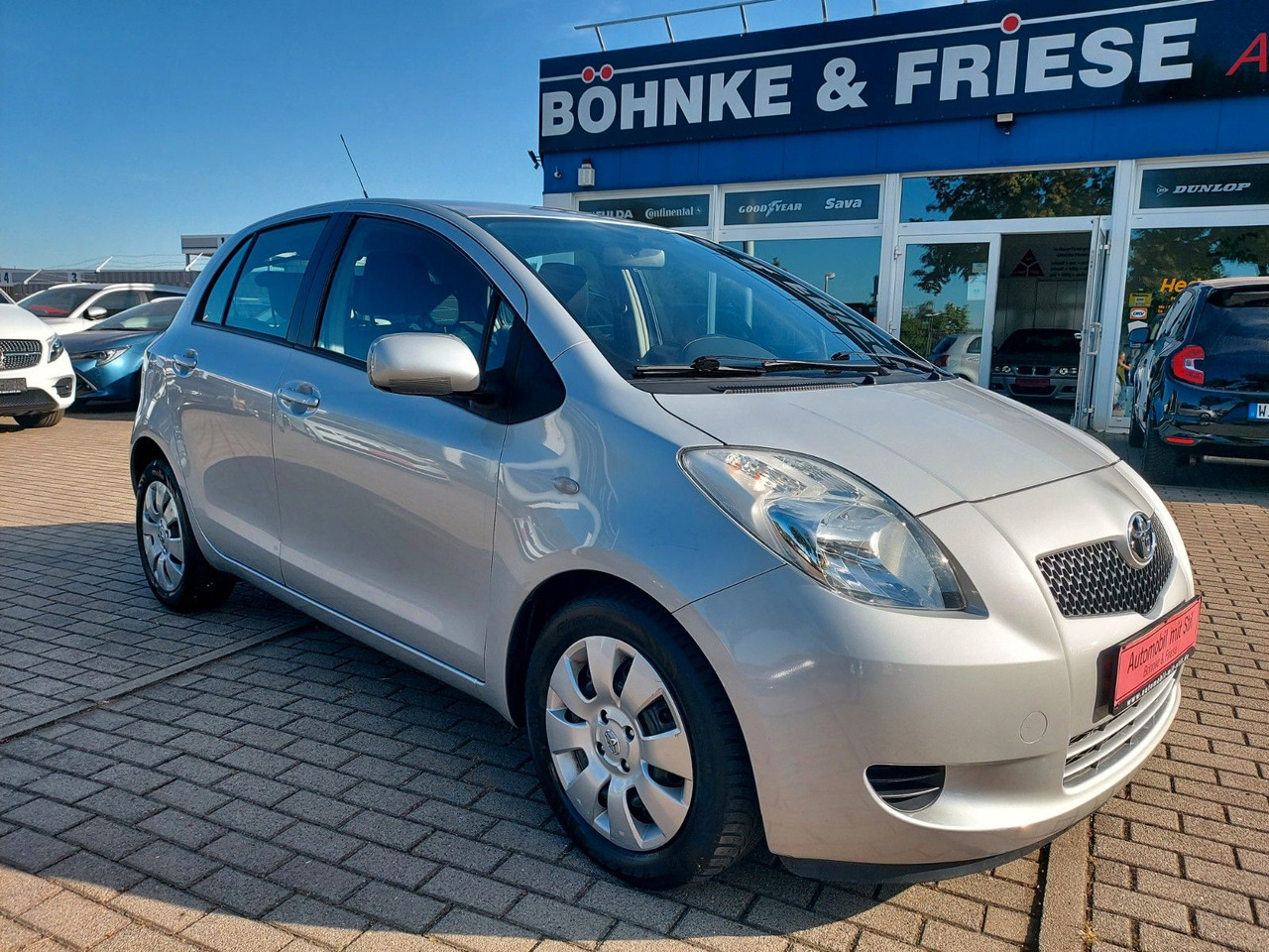 Toyota Yaris Sol Klima - Voiture: photos 1 Toyota Yaris Sol Klima - Voiture: photos 1