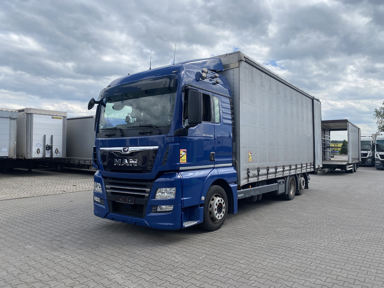 MAN TGX - Camion à rideaux coulissants: photos 3 MAN TGX - Camion à rideaux coulissants: photos 3